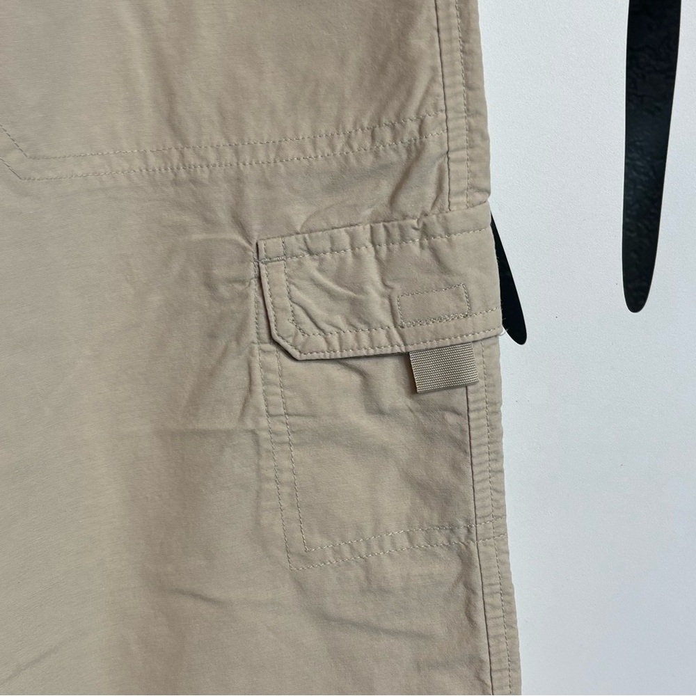 Columbia Women’s Khaki Cargo Capris – Size M - Picture 2 of 8